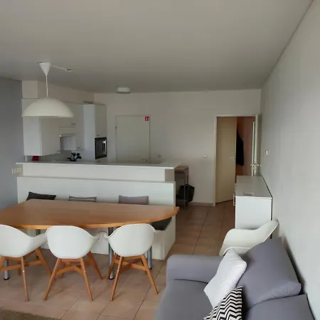 Zongericht Met Zicht Op De Jachthaven דירה