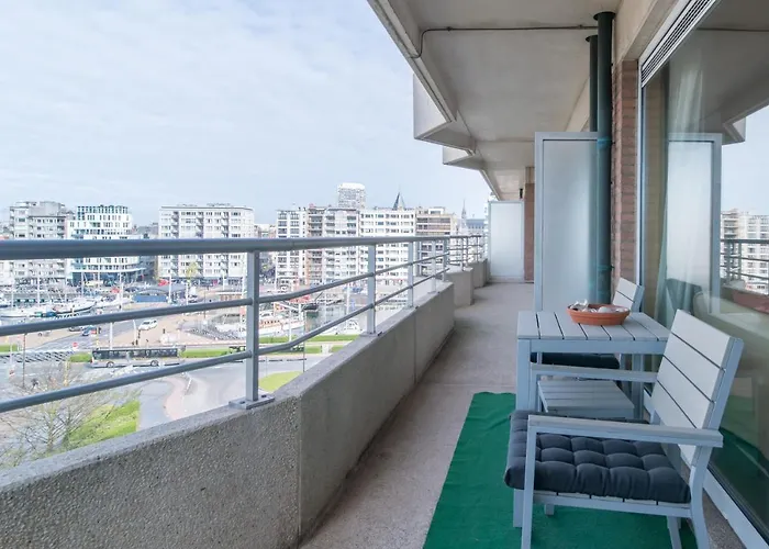 Zongericht Met Zicht Op De Jachthaven * אוסטנדה