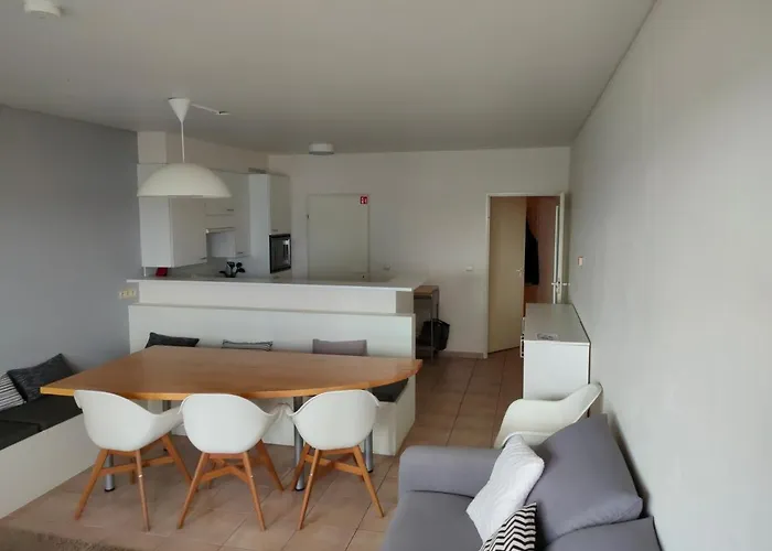 Zongericht Met Zicht Op De Jachthaven דירה